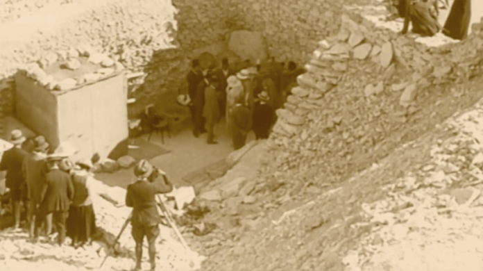 Discovery of Tutankhamun's tomb. (Screenshot: BBC)